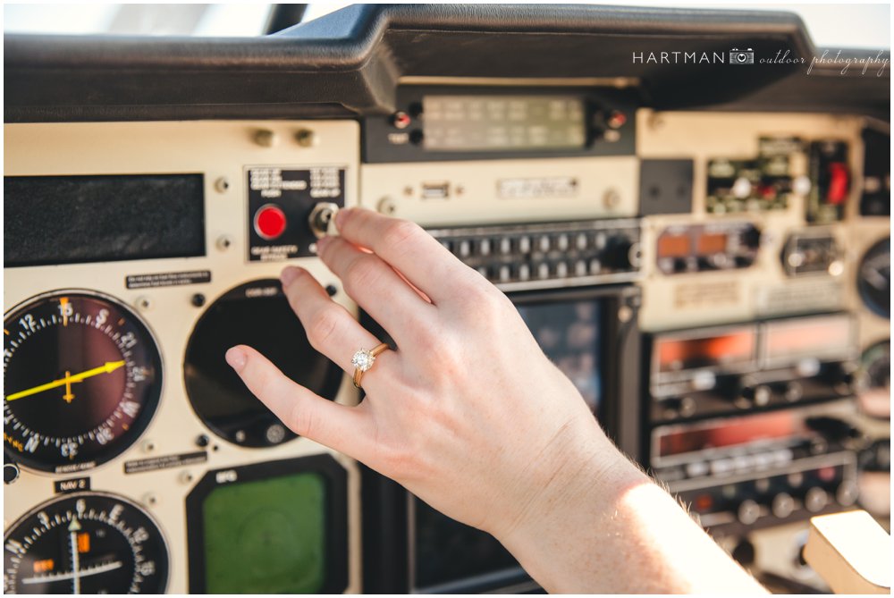 Engagement Session in Airplane 000021