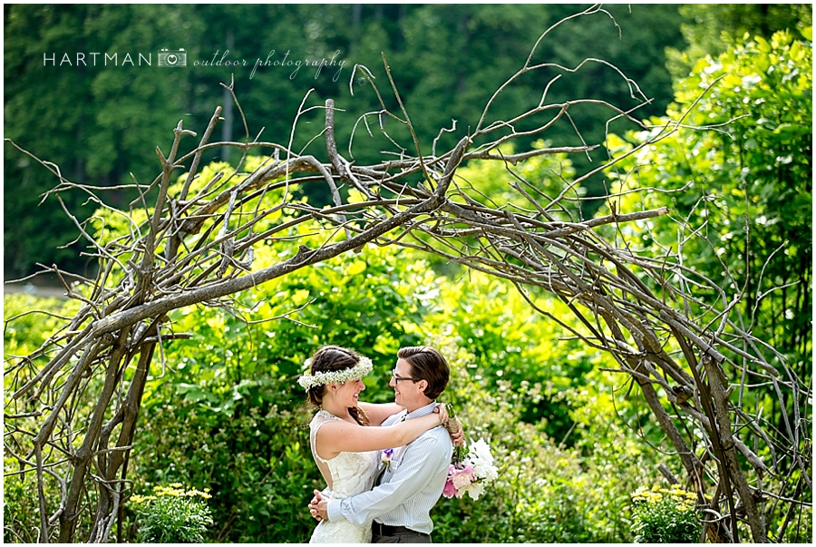 Laura and Oakley First Kiss photographer