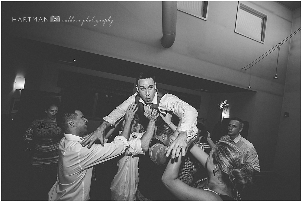 Groom Moshing