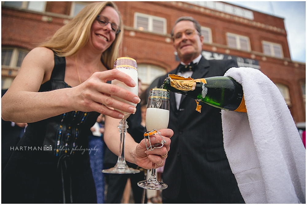 Champagne Toast Wedding 00753