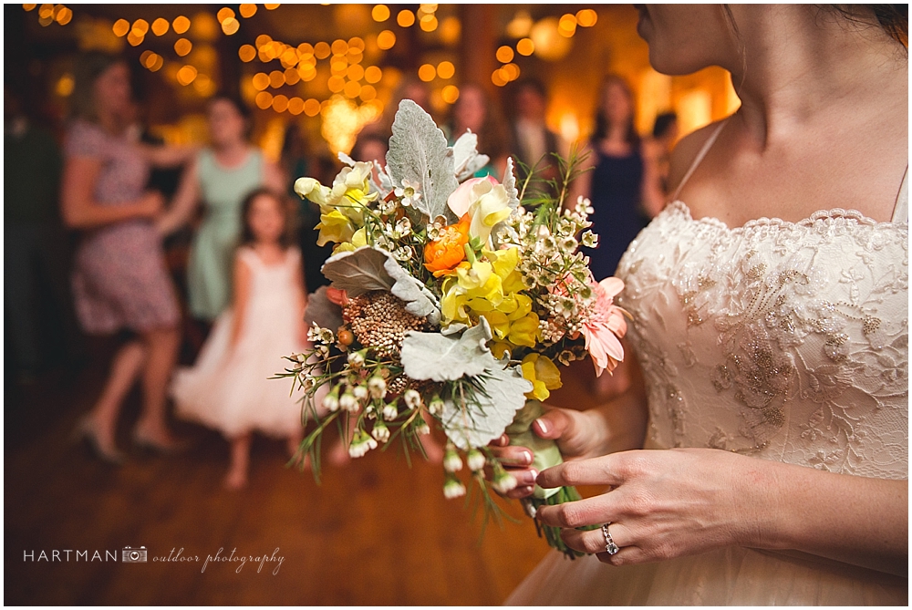 Bridal Bouquet Toss 00759