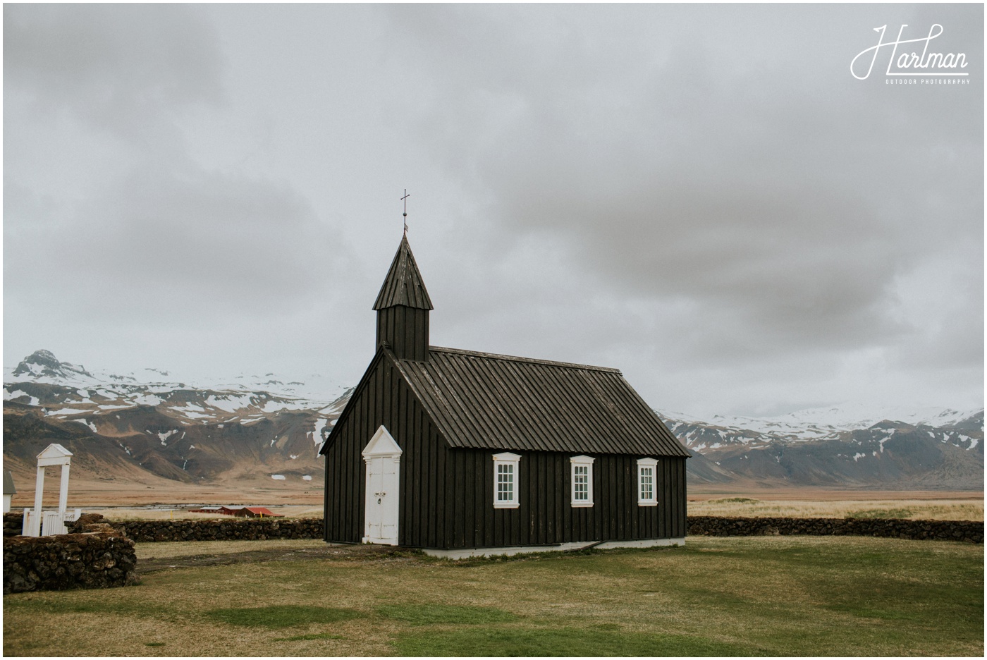 Iceland Black Church Wedding _0004