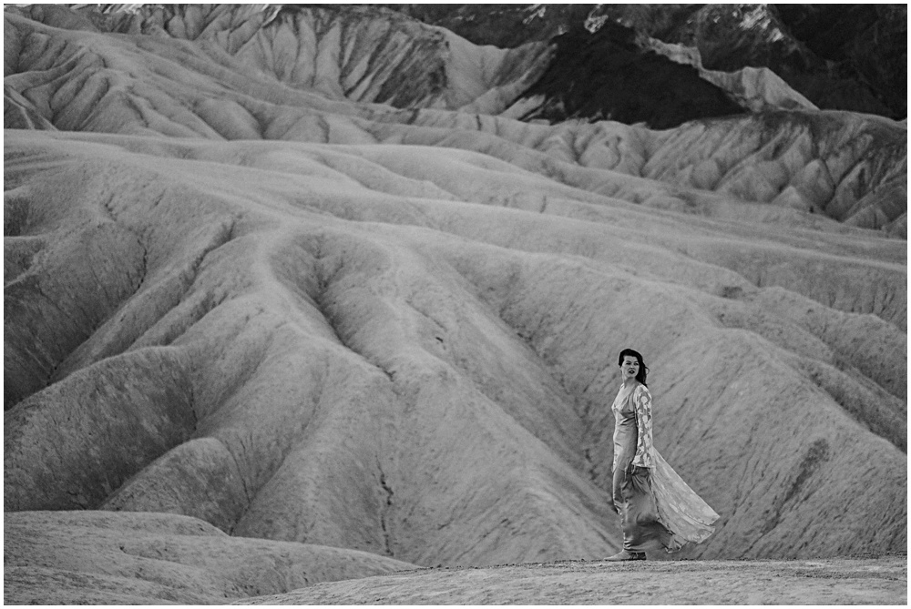 Sunset wedding in Death Valley 