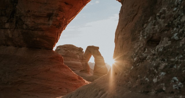 Utah | Sunrise Hike at Delicate Arch
