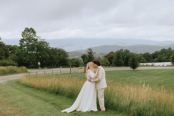 Boone Wedding Photographer Overlook Barn Banner Elk x