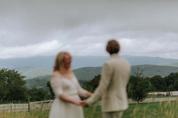 Boone Wedding Photographer Overlook Barn Banner Elk x