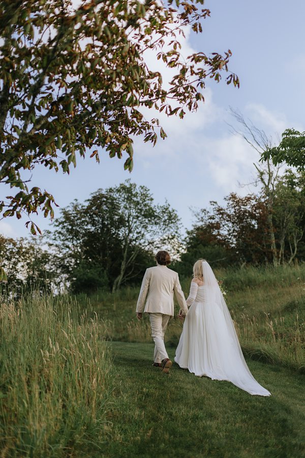 Boone Wedding Photographer Overlook Barn Banner Elk x